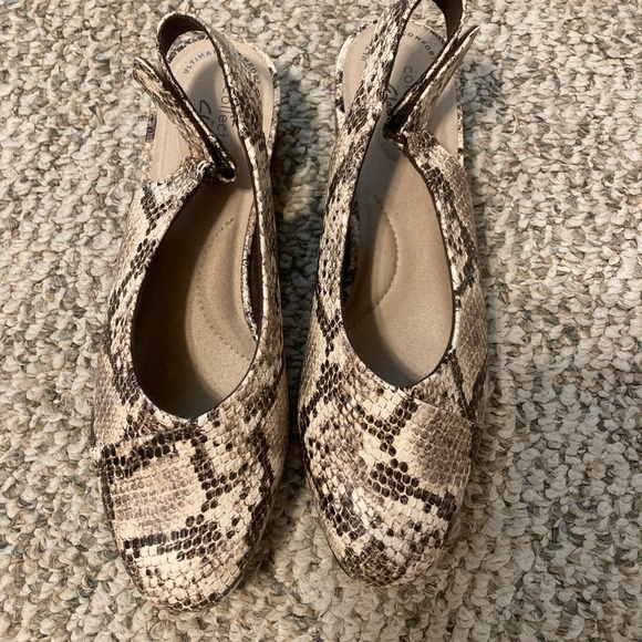 Clarks collection taupe snake New sling back shoes. - Picture 9 of 10